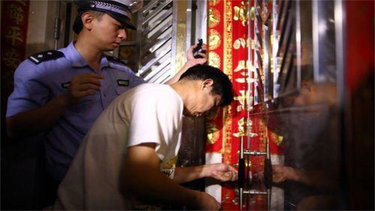 漯河请开锁师傅开了锁后，师傅为什么一般都不进门，就算主人请也不进去？